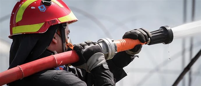 Παιδάκια κόντεψαν να «σβήσουν» από τις αναθυμιάσεις σε φλεγόμενο διαμέρισμα